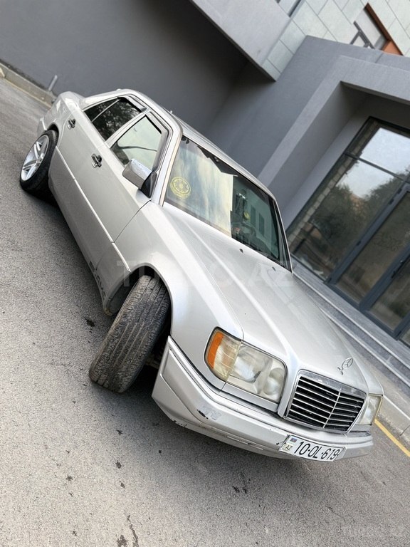 Mercedes 220 E