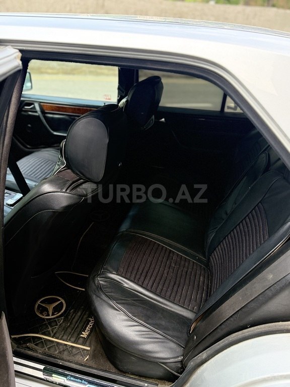 Mercedes 220 E
