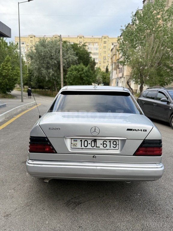 Mercedes 220 E