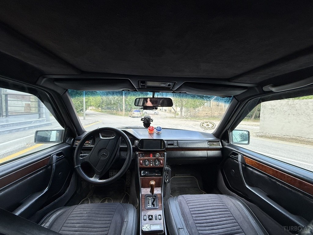 Mercedes 220 E