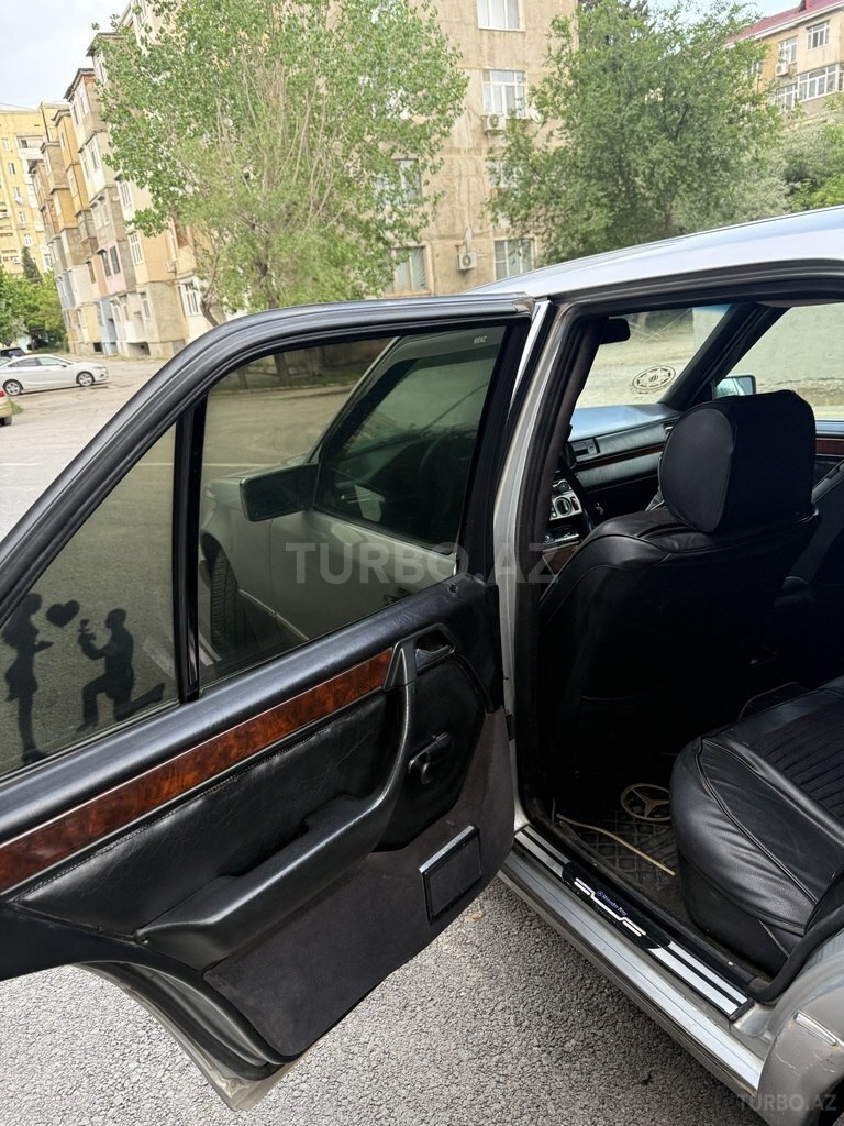 Mercedes 220 E