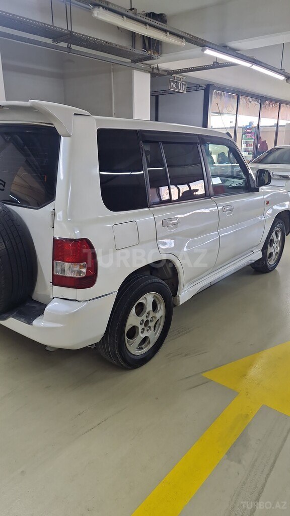 Mitsubishi Pajero io