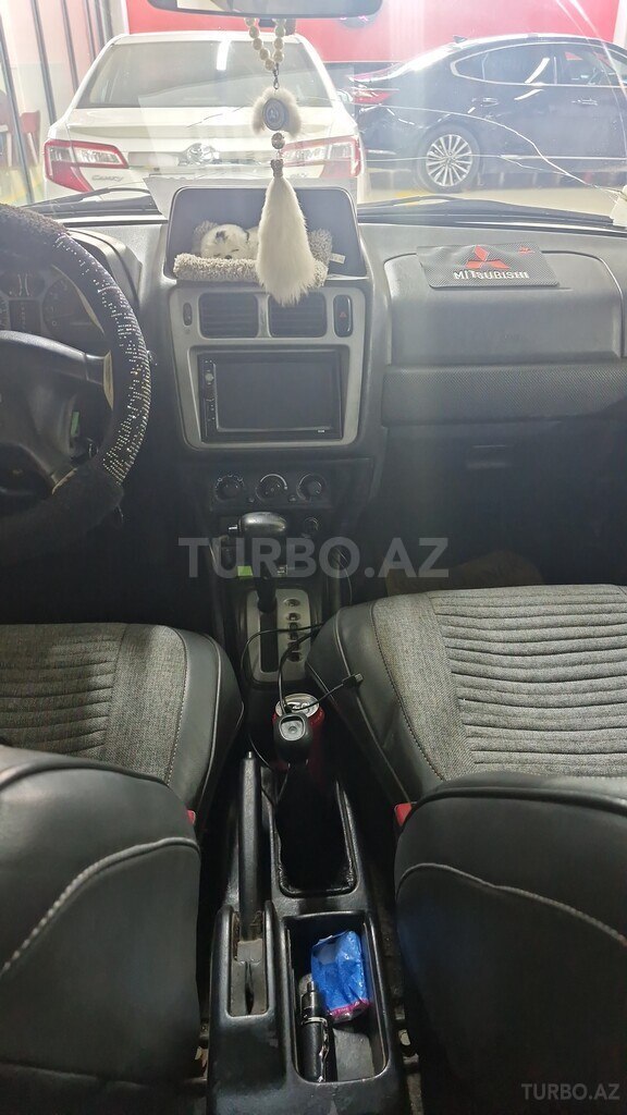 Mitsubishi Pajero io