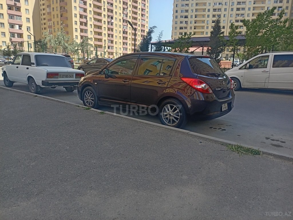 Nissan Tiida