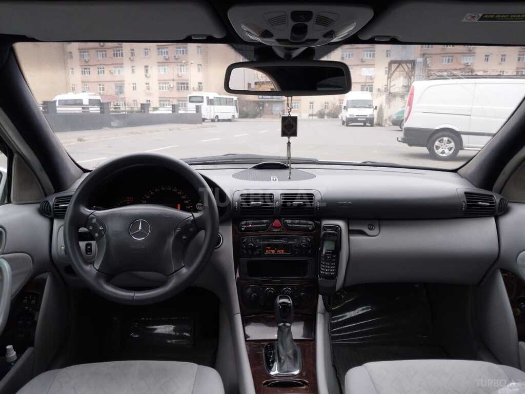 Mercedes C 240