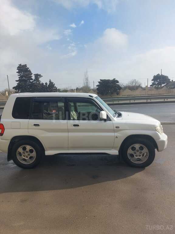Mitsubishi Pajero io