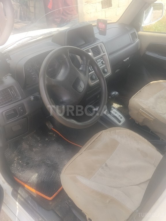 Mitsubishi Pajero io