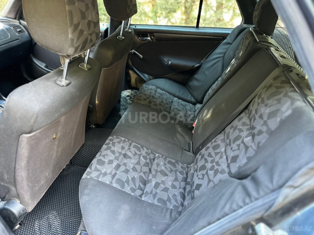 Mercedes C 180