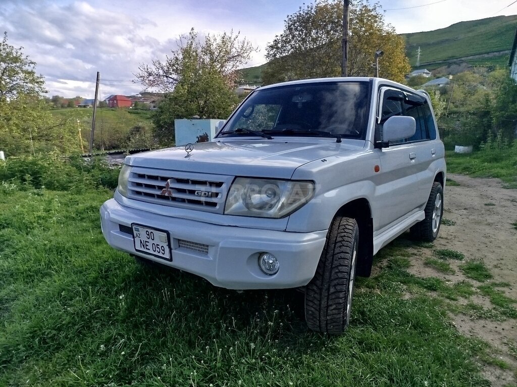 Mitsubishi Pajero io