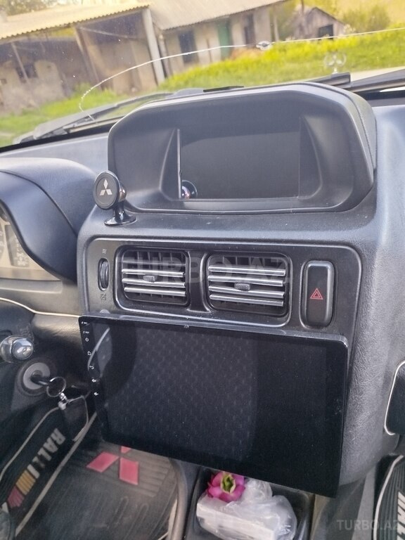 Mitsubishi Pajero io