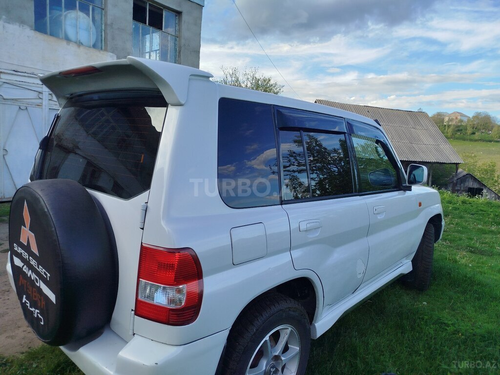 Mitsubishi Pajero io
