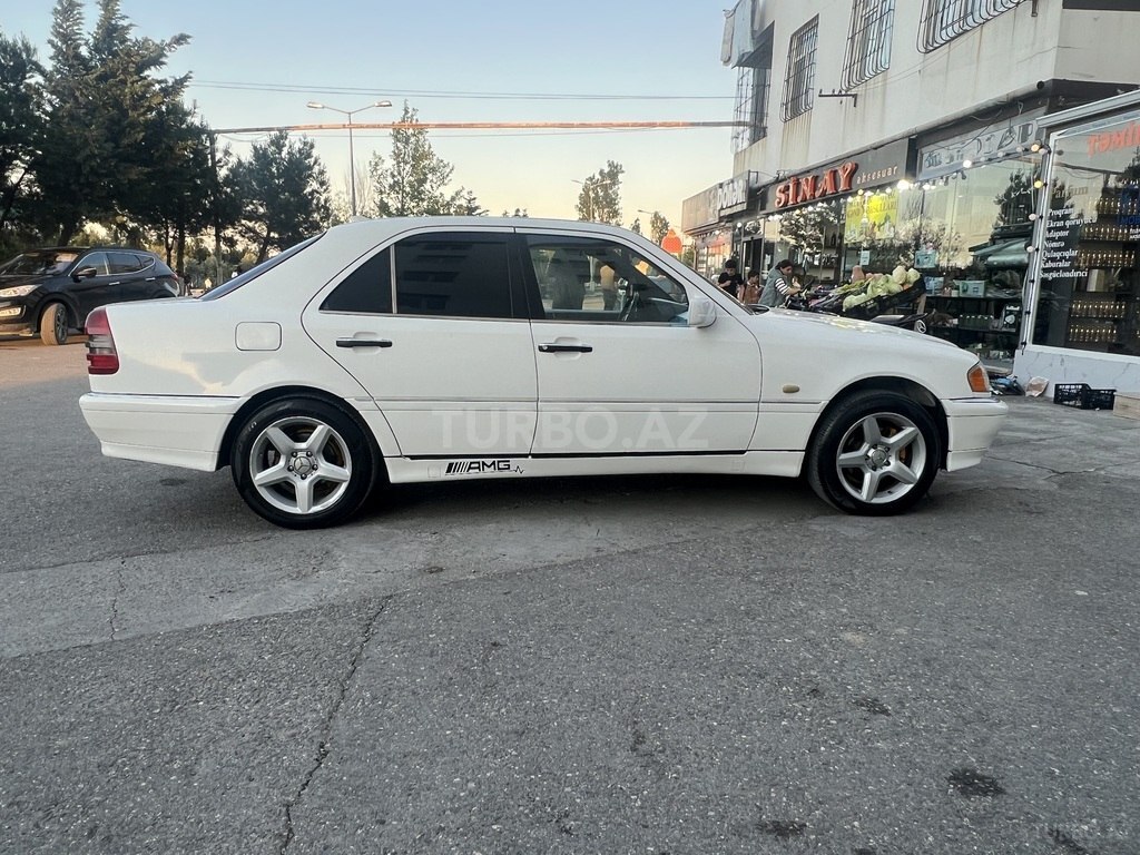 Mercedes C 200