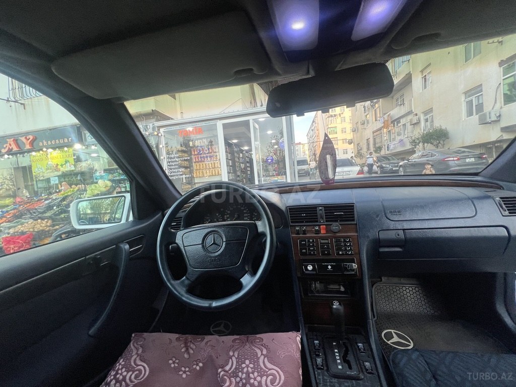 Mercedes C 200