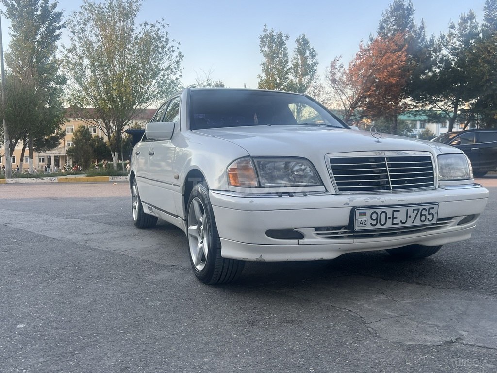 Mercedes C 200