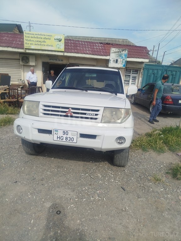 Mitsubishi Pajero io