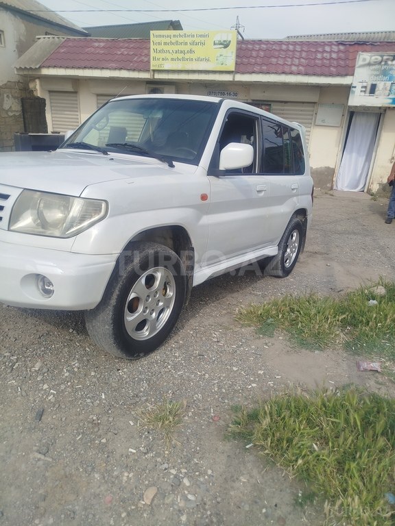 Mitsubishi Pajero io