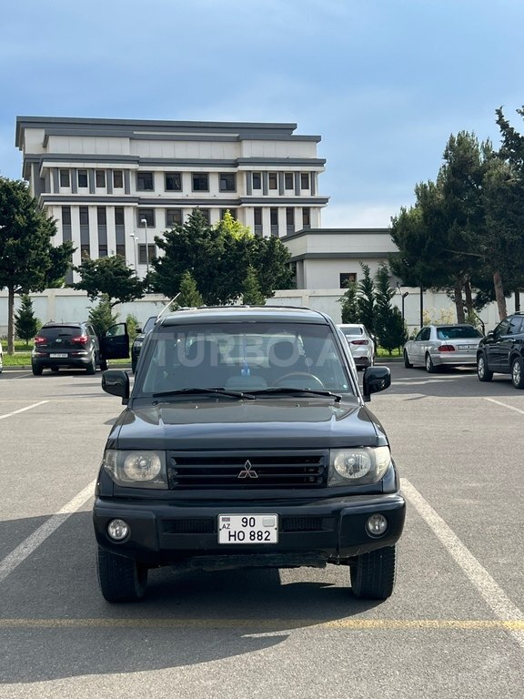 Mitsubishi Pajero io