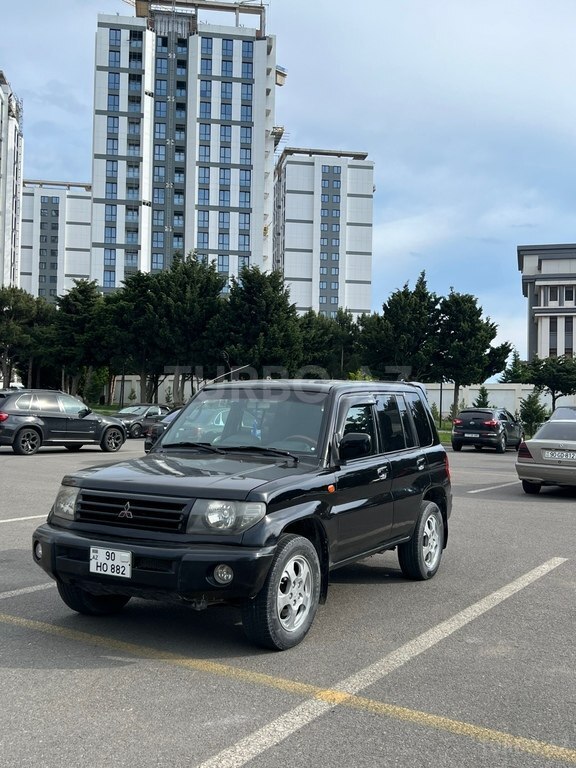 Mitsubishi Pajero io