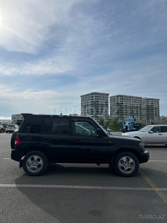 Mitsubishi Pajero io
