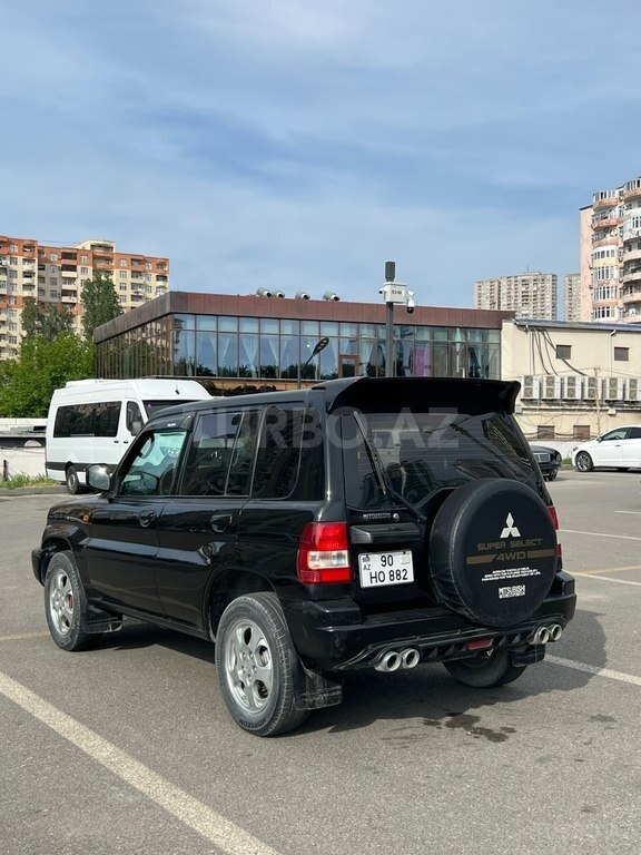 Mitsubishi Pajero io