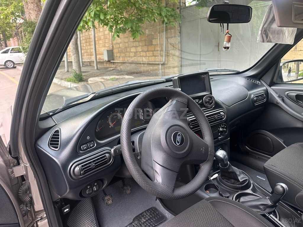 LADA (VAZ) Niva Travel