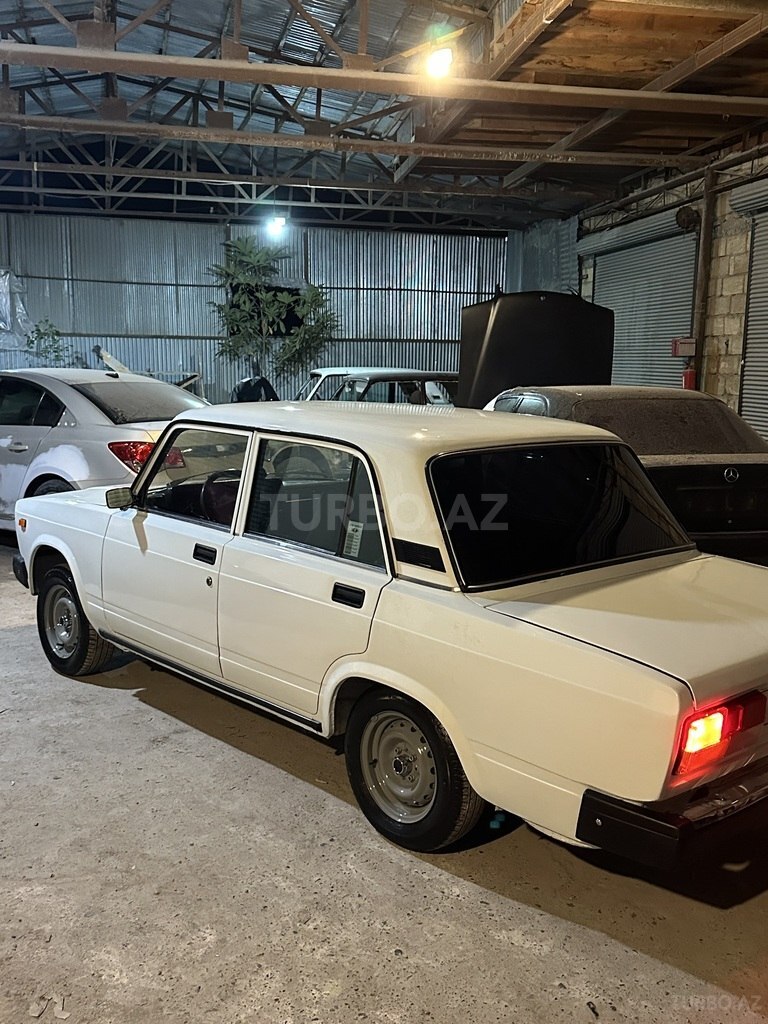 LADA (VAZ) 2107