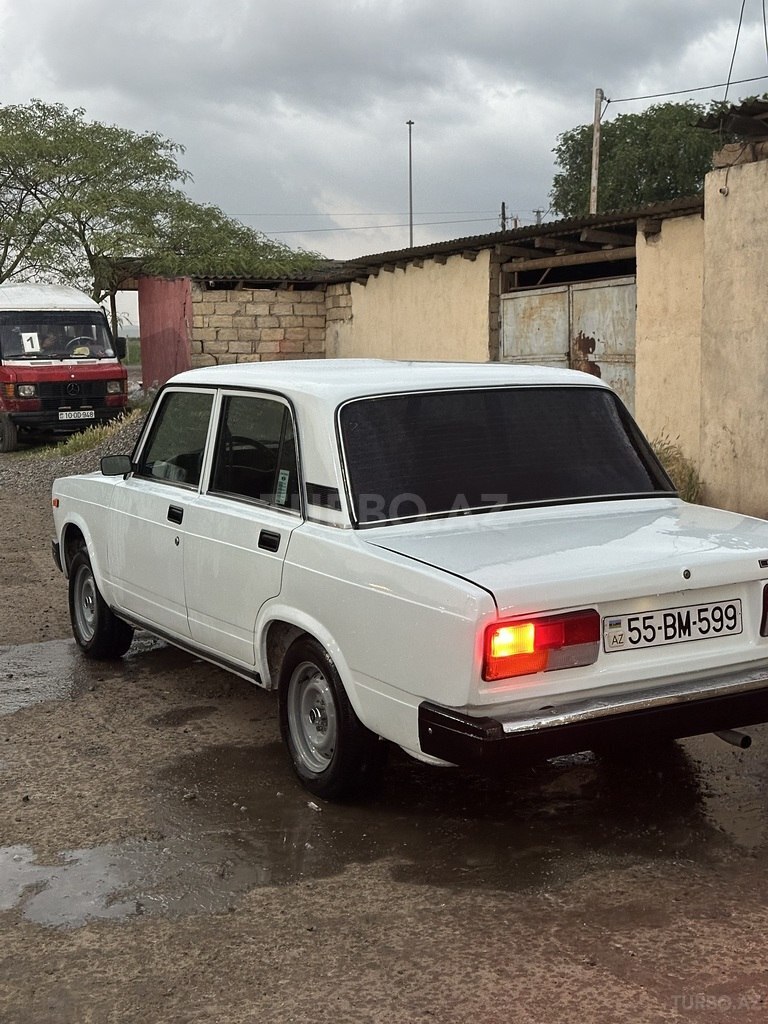 LADA (VAZ) 2107