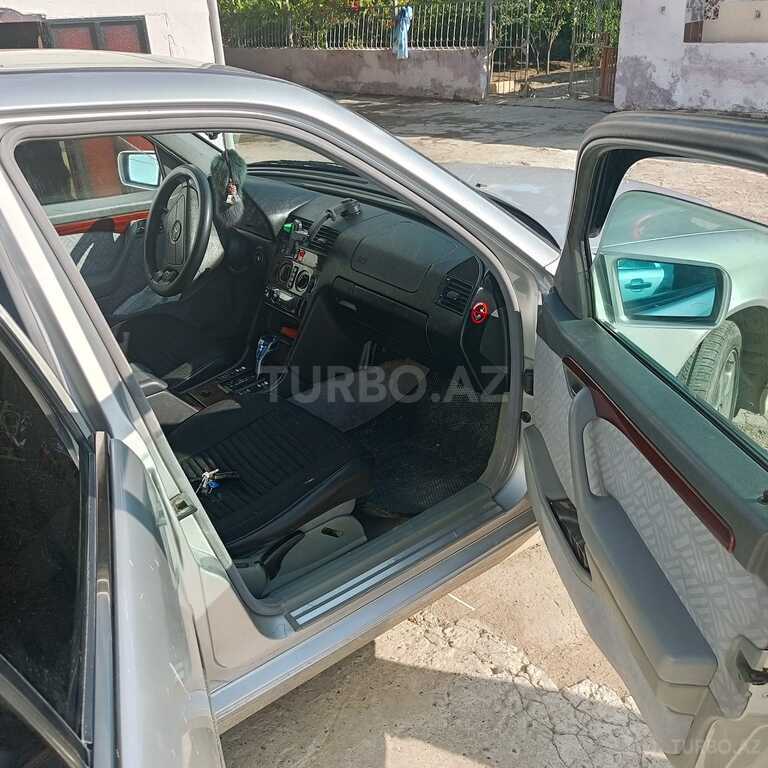 Mercedes C 200