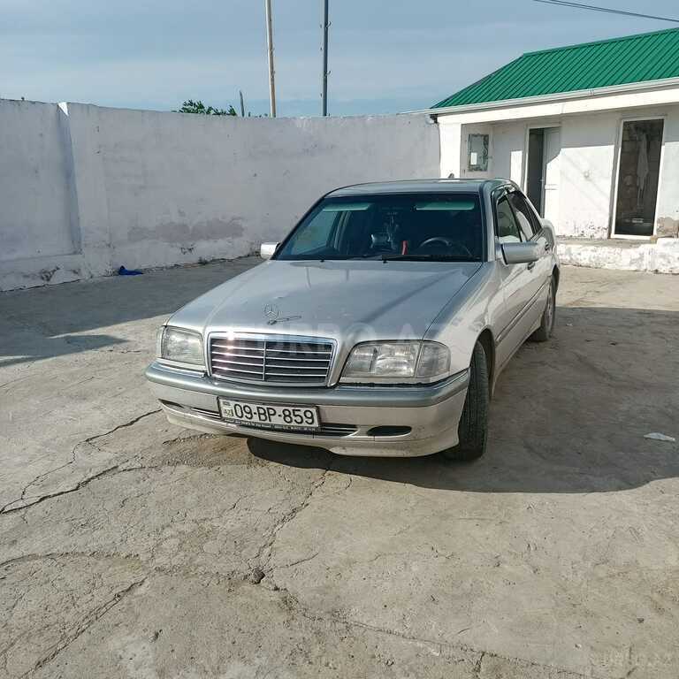 Mercedes C 200