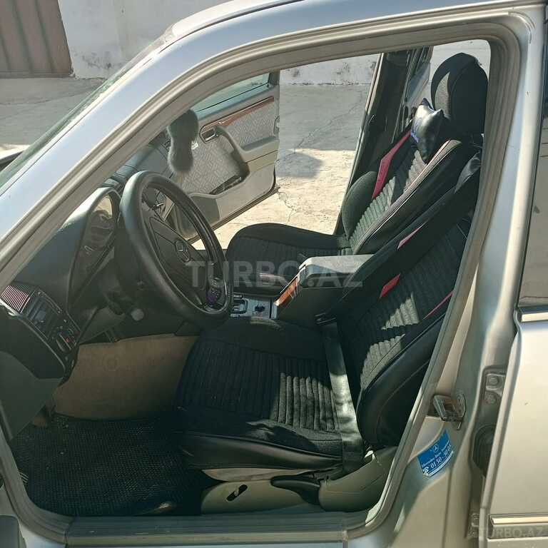 Mercedes C 200