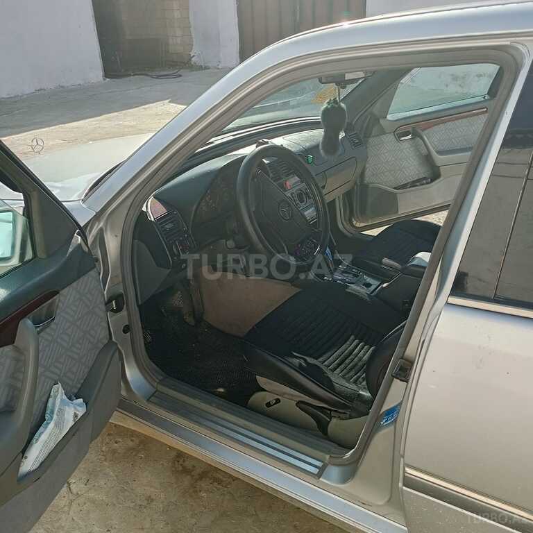 Mercedes C 200