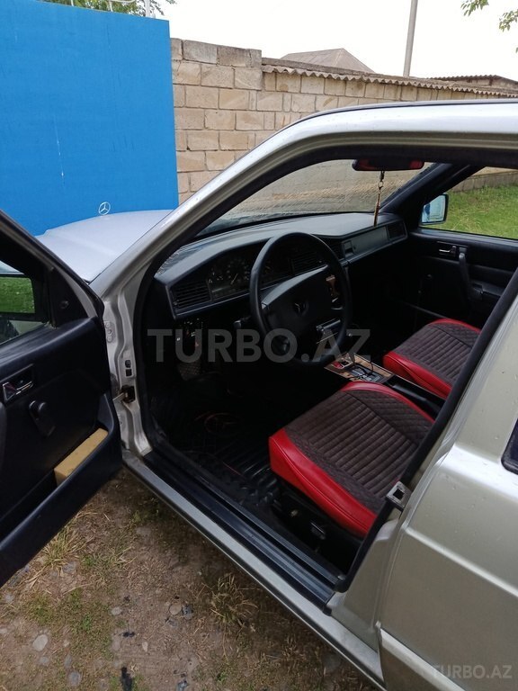 Mercedes 190