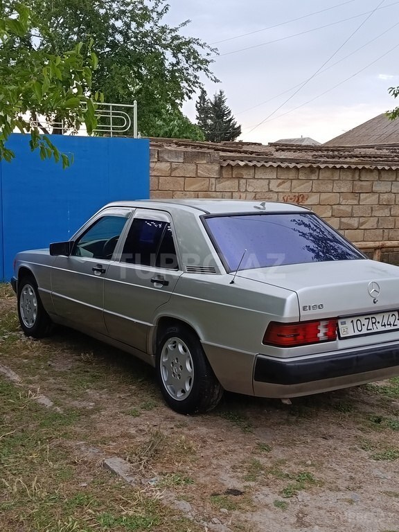 Mercedes 190