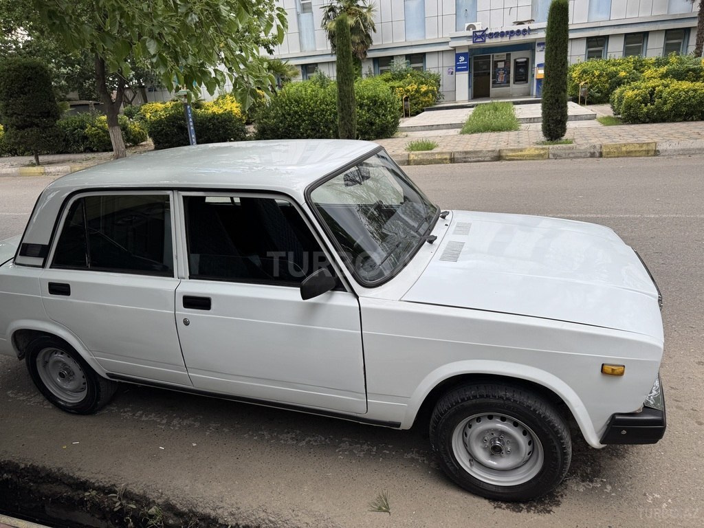 LADA (VAZ) 2107
