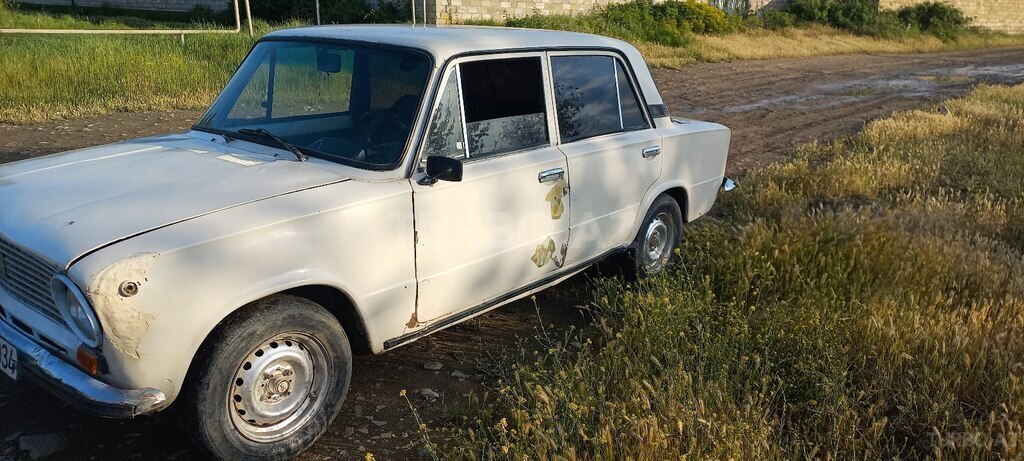 LADA (VAZ) 21011