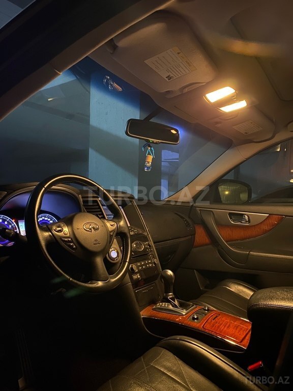Infiniti QX70