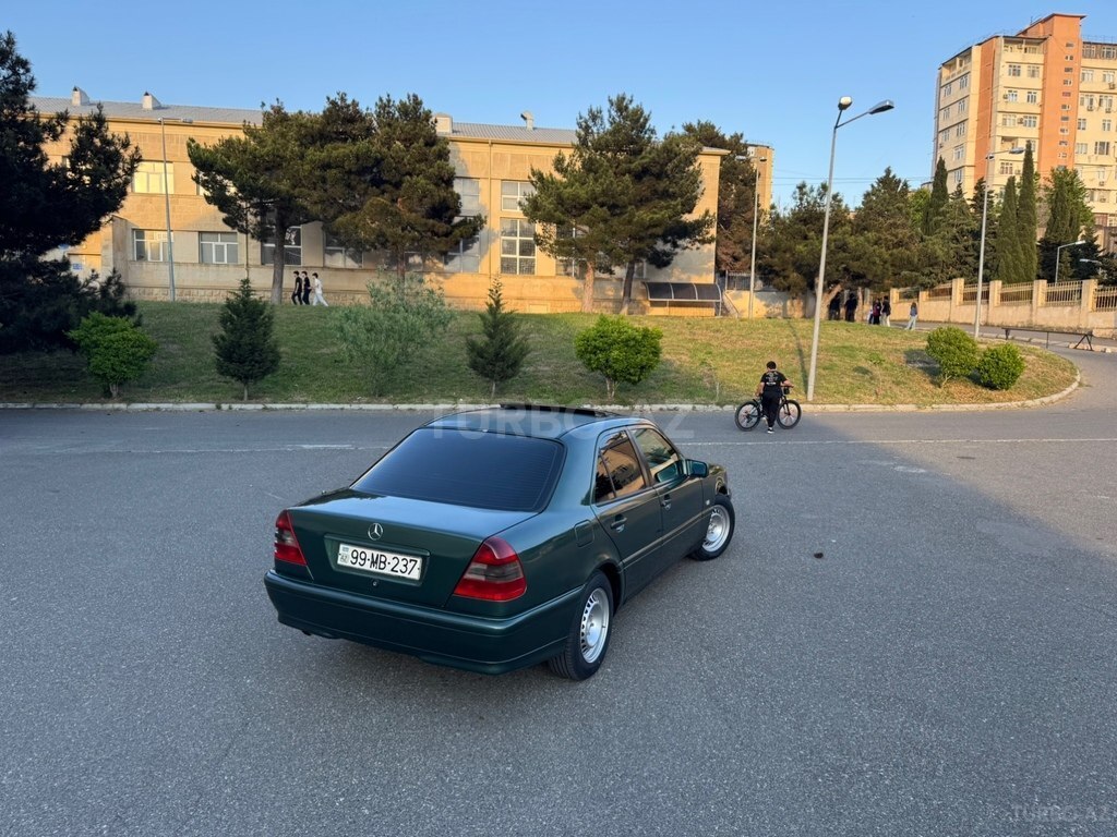 Mercedes C 180