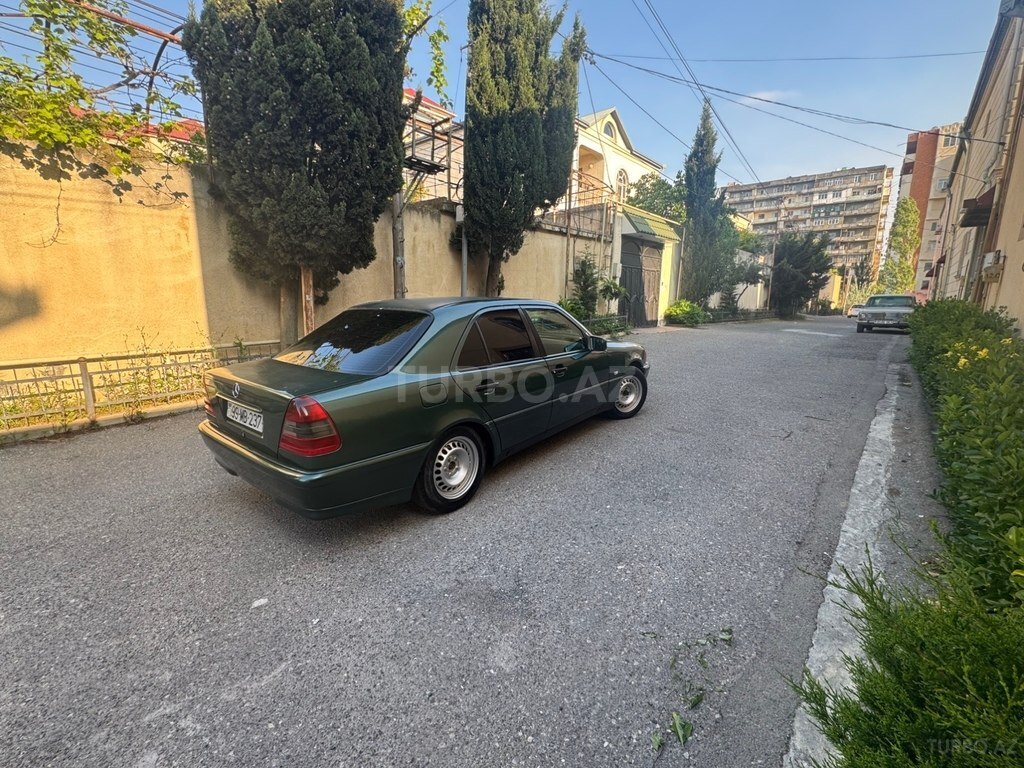Mercedes C 180