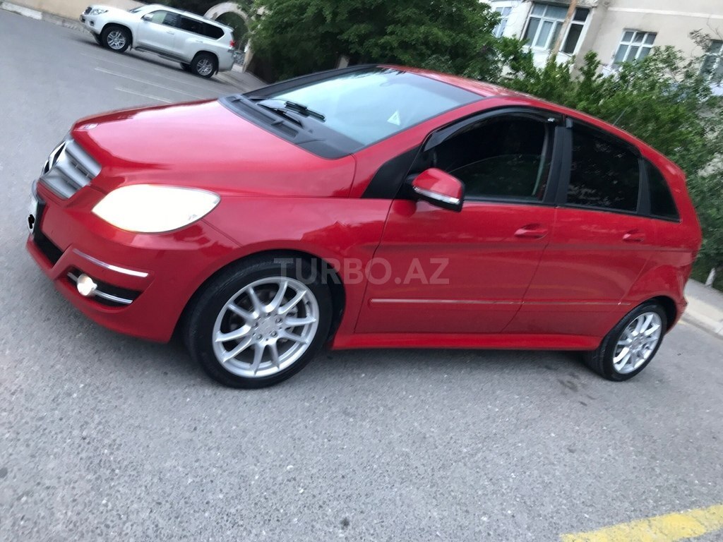 Mercedes B 180