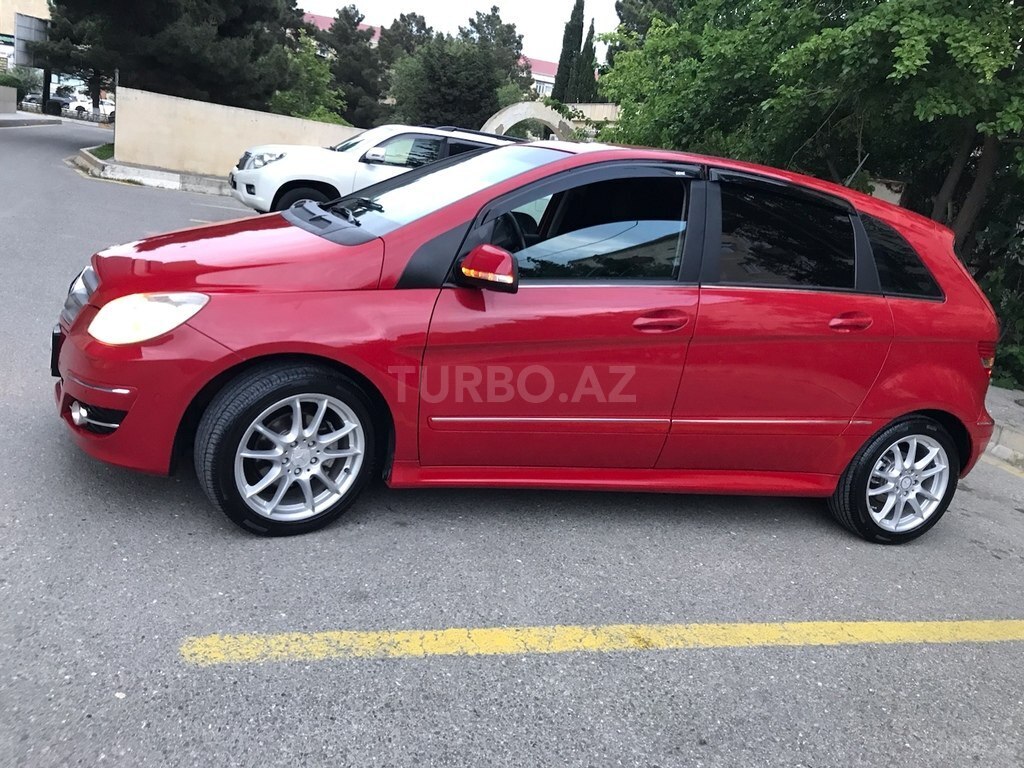 Mercedes B 180