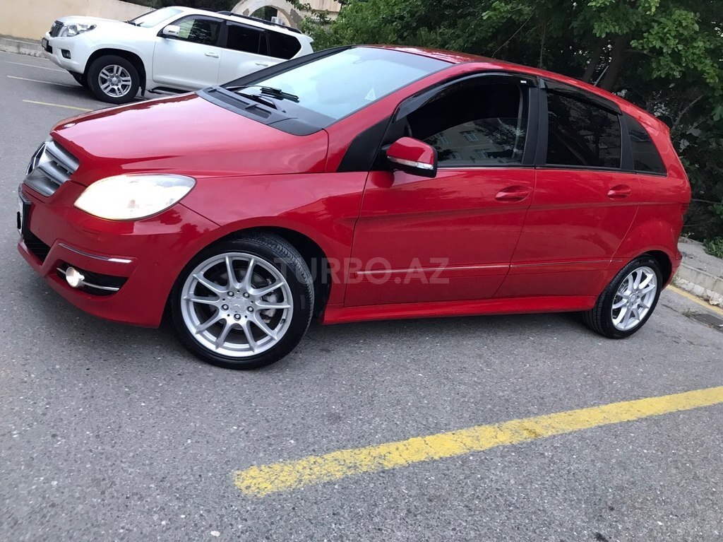 Mercedes B 180