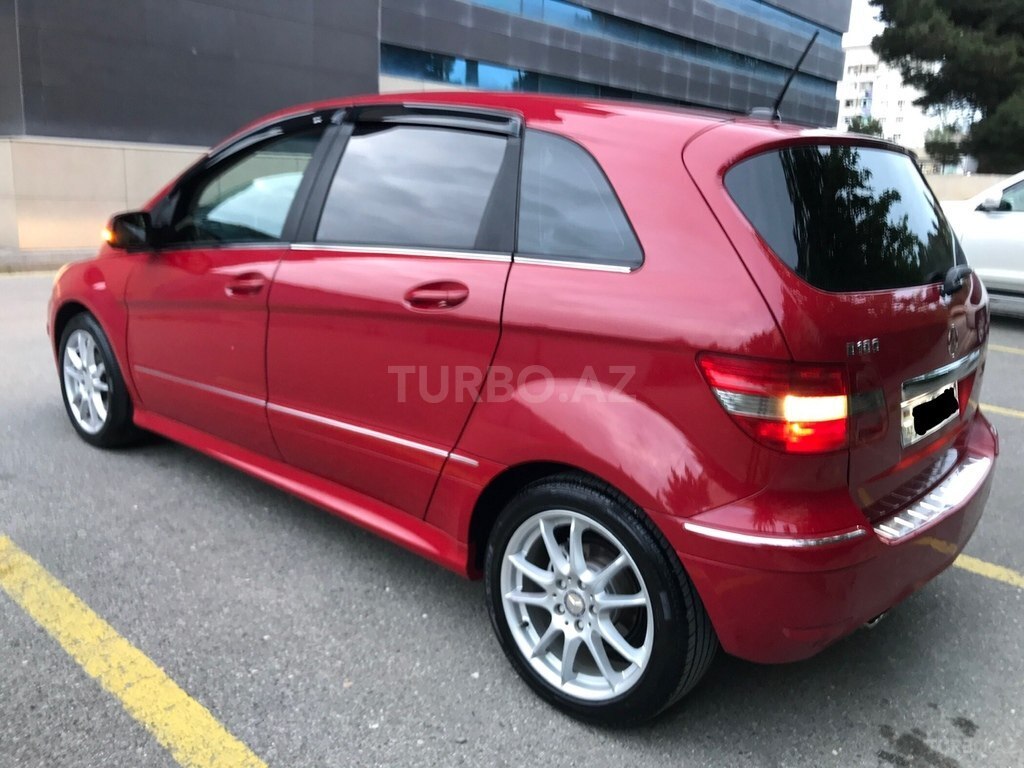 Mercedes B 180