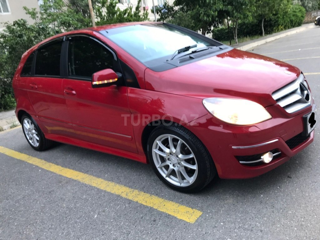 Mercedes B 180