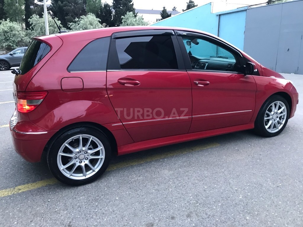 Mercedes B 180