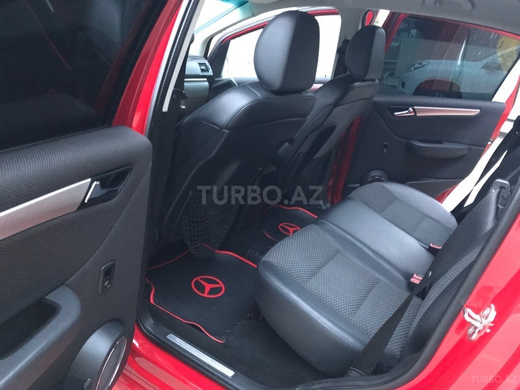 Mercedes B 180