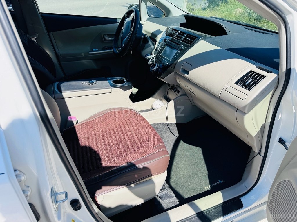 Toyota Prius V