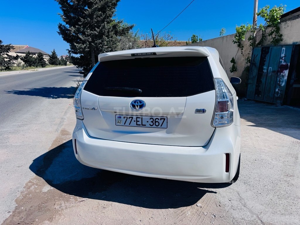 Toyota Prius V