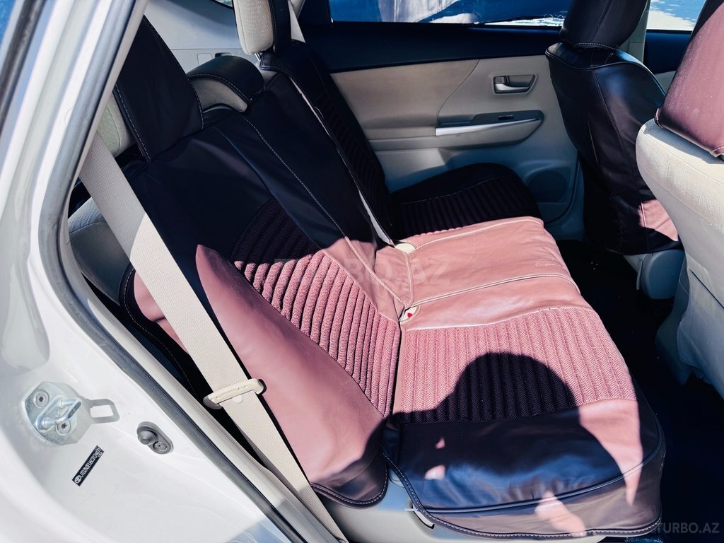 Toyota Prius V