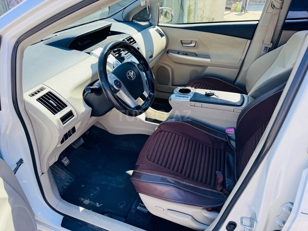 Toyota Prius V