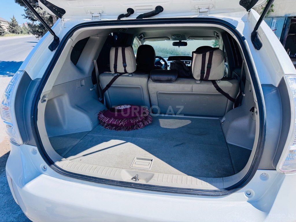 Toyota Prius V